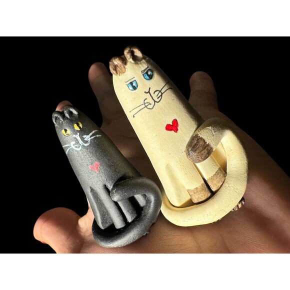 VTG MINIATURE CATS HANDMADE SIGNED DIANNE FOX CLAY BLACK WHITE CAT HANDPAINTED - Picture 2 of 9
